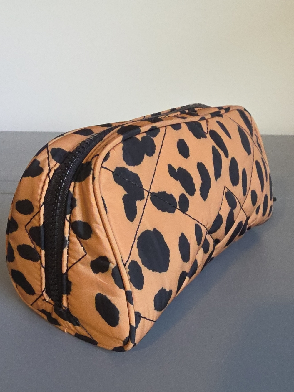 MARC JACOBS NEW YORK NWT Leopard Print Quilted Nylon Cpsmetic Bag - Picture 9 of 12